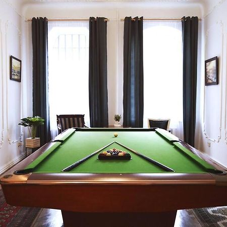 Unique Spacious Classic 3 Bedroom Midtown Apartment ! Billiard Room ! Riga Exterior photo