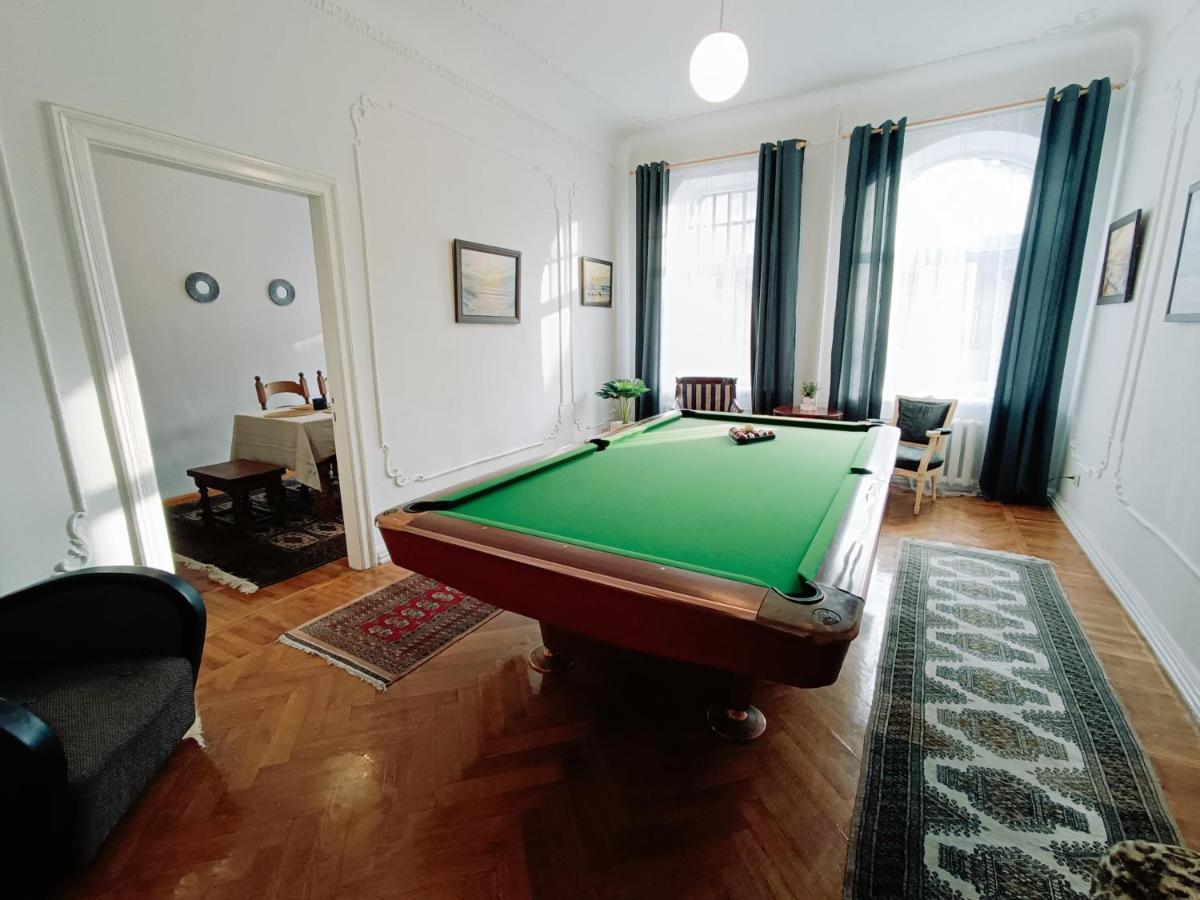 Unique Spacious Classic 3 Bedroom Midtown Apartment ! Billiard Room ! Riga Exterior photo