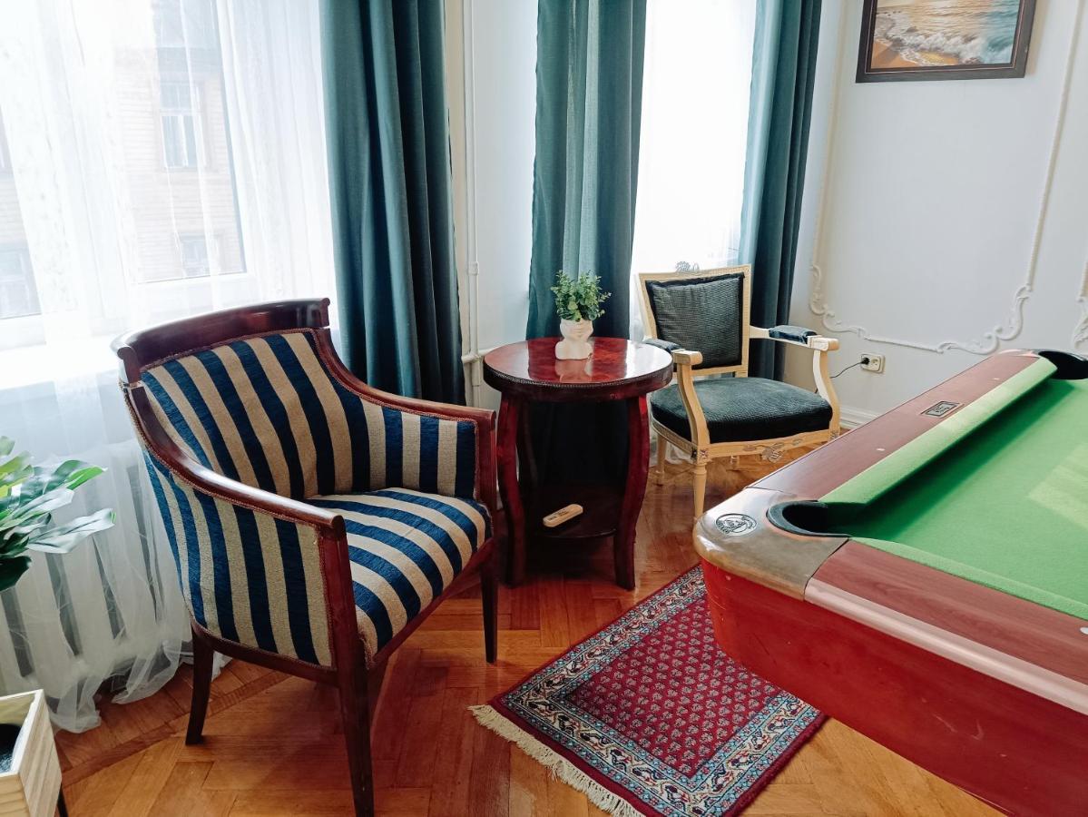 Unique Spacious Classic 3 Bedroom Midtown Apartment ! Billiard Room ! Riga Exterior photo