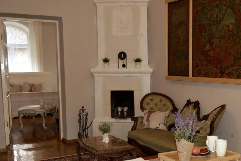 Unique Spacious Classic 3 Bedroom Midtown Apartment ! Billiard Room ! Riga Exterior photo
