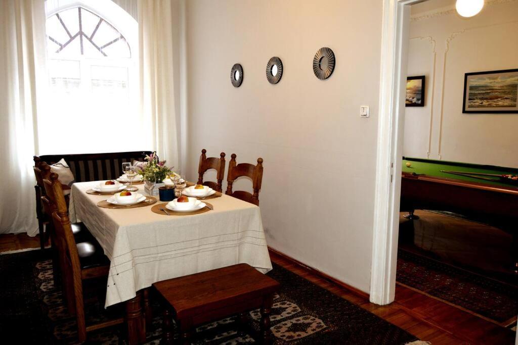 Unique Spacious Classic 3 Bedroom Midtown Apartment ! Billiard Room ! Riga Exterior photo