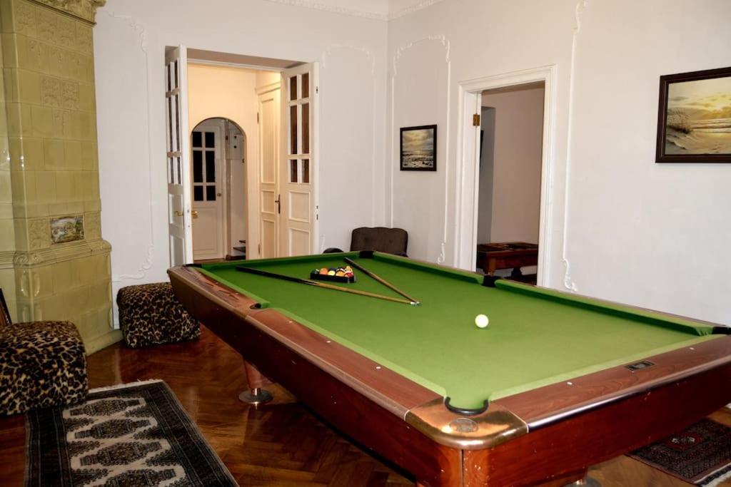 Unique Spacious Classic 3 Bedroom Midtown Apartment ! Billiard Room ! Riga Exterior photo
