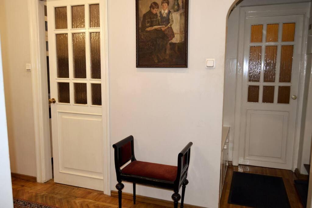 Unique Spacious Classic 3 Bedroom Midtown Apartment ! Billiard Room ! Riga Exterior photo