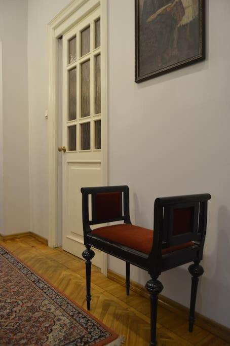 Unique Spacious Classic 3 Bedroom Midtown Apartment ! Billiard Room ! Riga Exterior photo