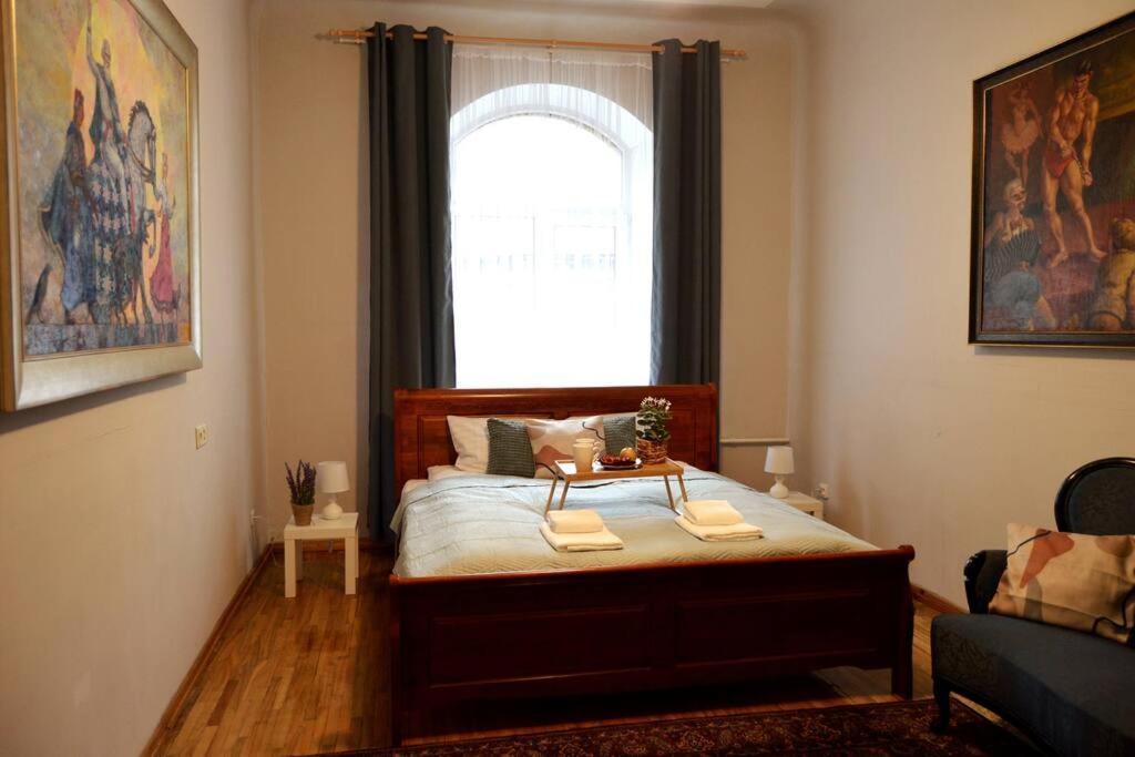 Unique Spacious Classic 3 Bedroom Midtown Apartment ! Billiard Room ! Riga Exterior photo