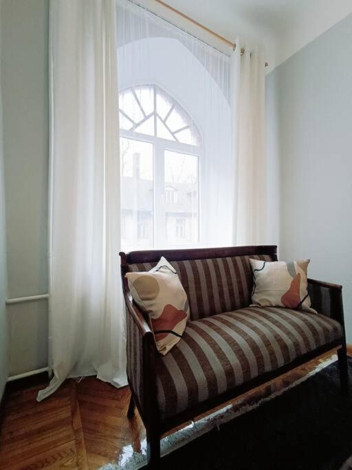 Unique Spacious Classic 3 Bedroom Midtown Apartment ! Billiard Room ! Riga Exterior photo