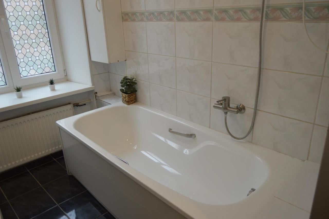 Unique Spacious Classic 3 Bedroom Midtown Apartment ! Billiard Room ! Riga Exterior photo