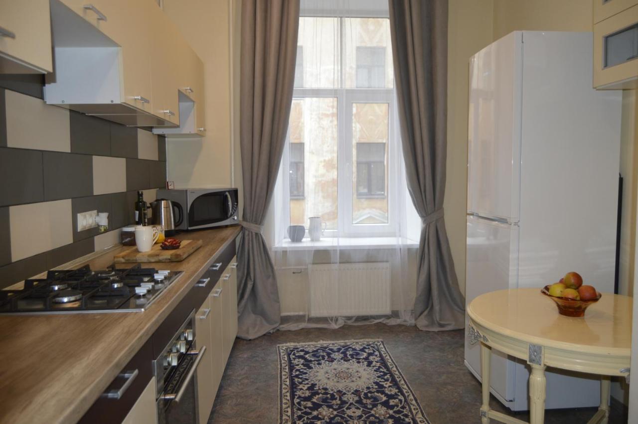 Unique Spacious Classic 3 Bedroom Midtown Apartment ! Billiard Room ! Riga Exterior photo