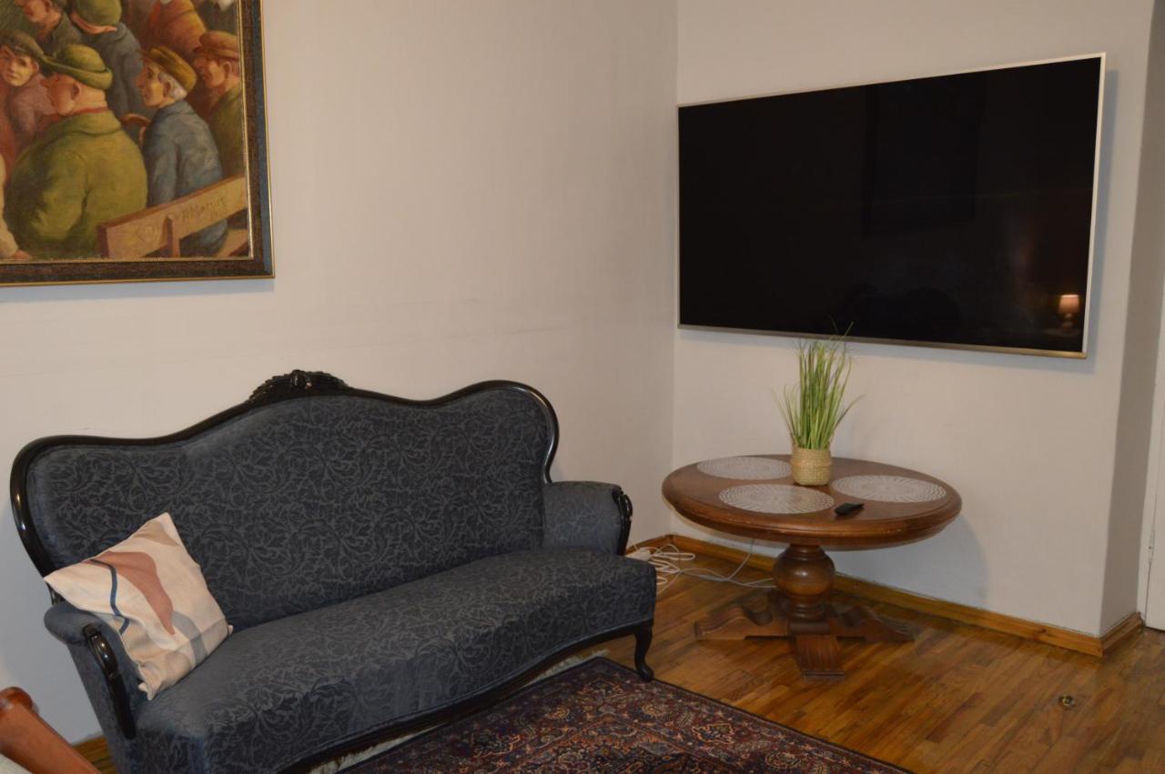 Unique Spacious Classic 3 Bedroom Midtown Apartment ! Billiard Room ! Riga Exterior photo