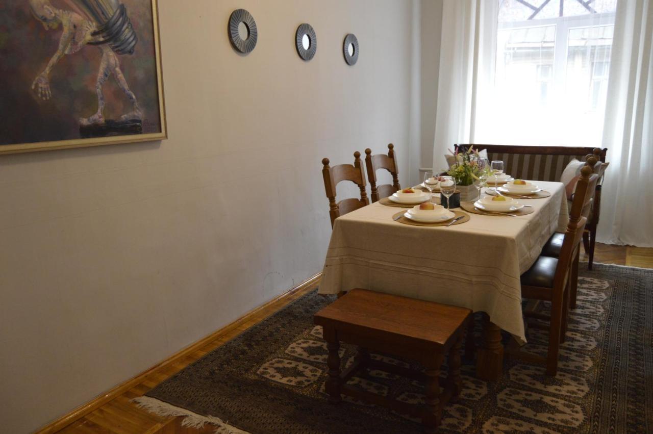 Unique Spacious Classic 3 Bedroom Midtown Apartment ! Billiard Room ! Riga Exterior photo