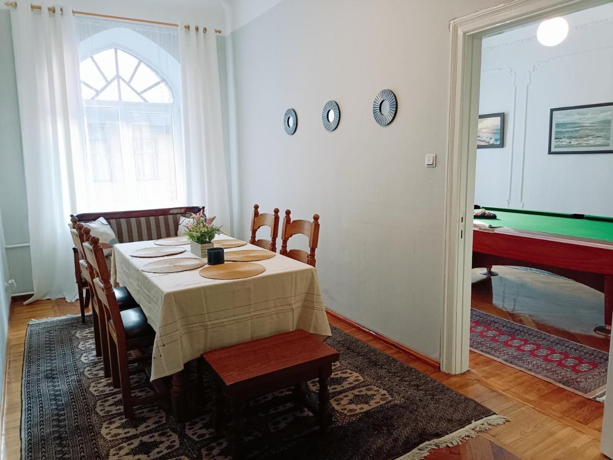 Unique Spacious Classic 3 Bedroom Midtown Apartment ! Billiard Room ! Riga Exterior photo